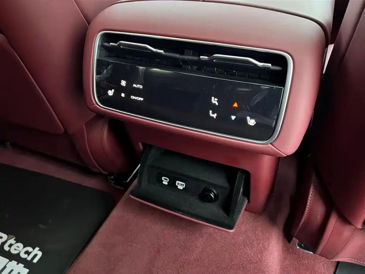 Tank 700 Plug - in Hybrid