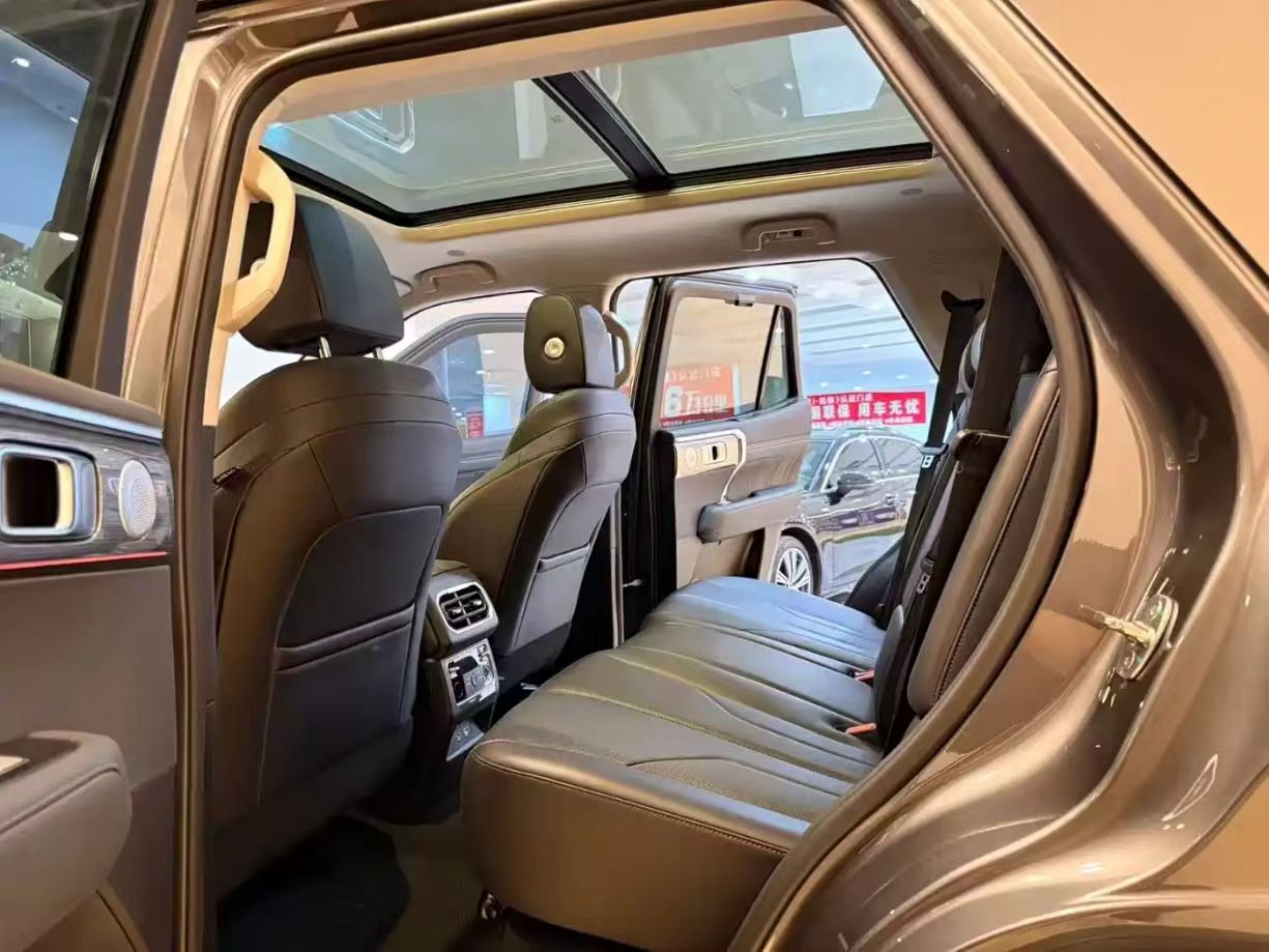 Tank 400  Plug - in Hybrid